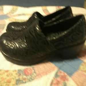 Clog nurse's shoe- geometric design.